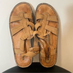 Minnetonka Women's Size 8 Tan Brown Gladiator Sandal Flat Slip On Shoe Leather